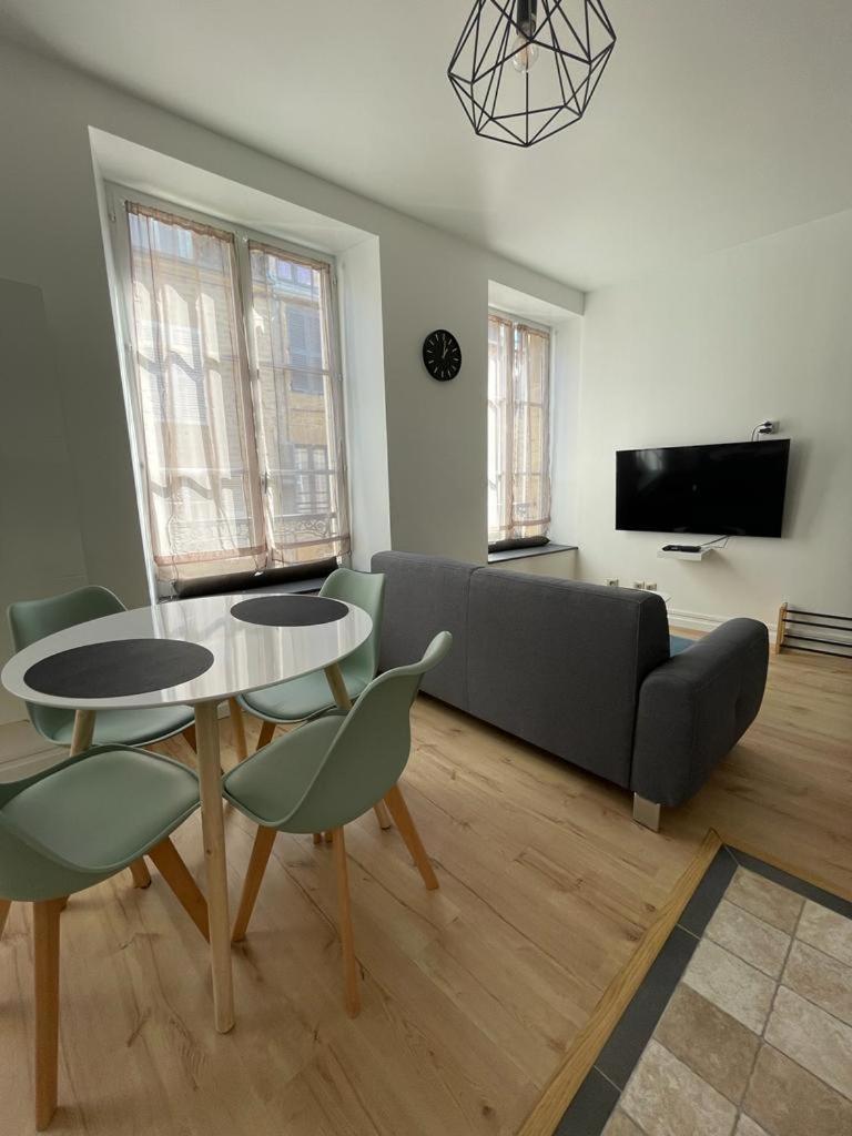 Appartement Le Petit Charcot Charleville-Mézières Exteriör bild