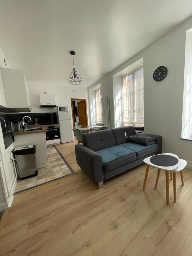 Appartement Le Petit Charcot Charleville-Mézières Exteriör bild
