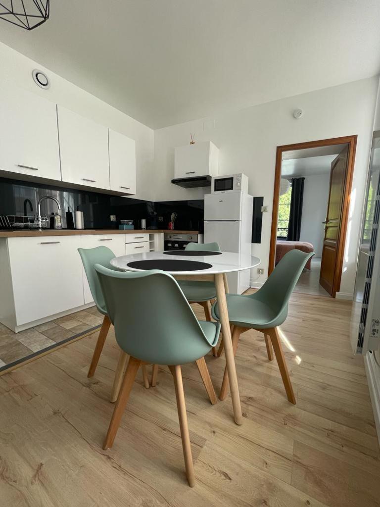 Appartement Le Petit Charcot Charleville-Mézières Exteriör bild